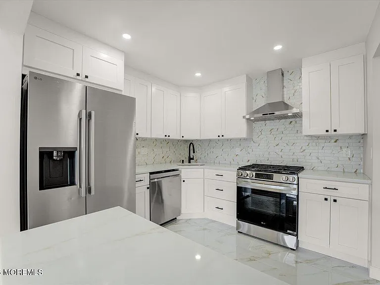 341 Danbury Ln — Photo 10