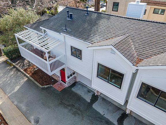 3rd image of 241 E Bellevue Ave