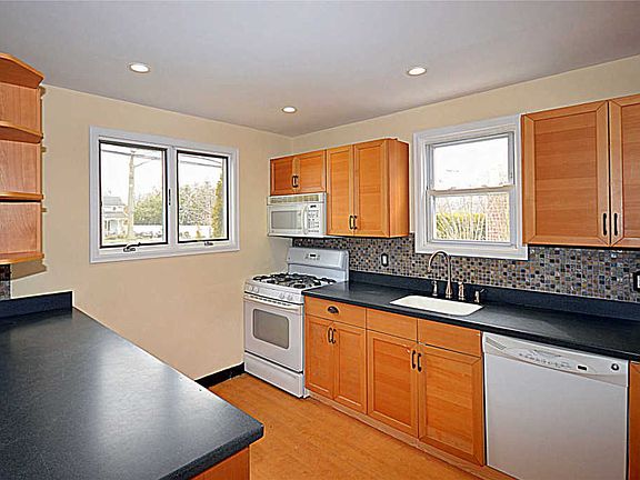 3rd image of 2615 Beltagh Ave