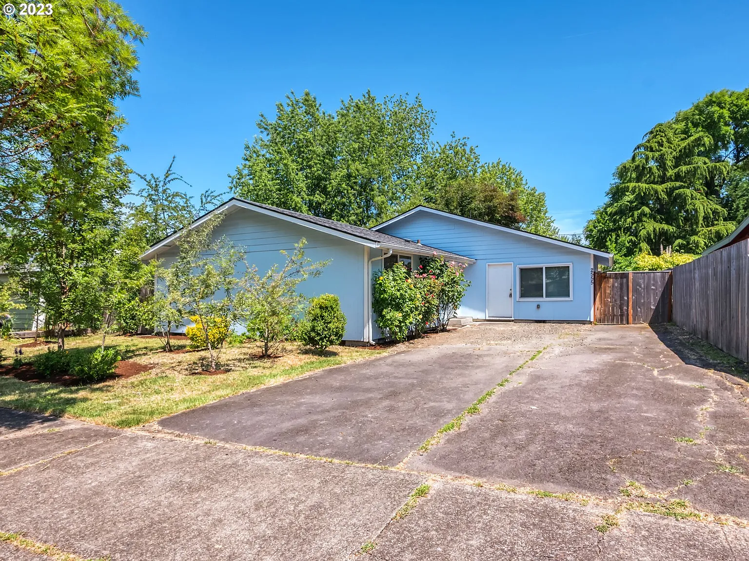 2555 Van Buren St photo 1