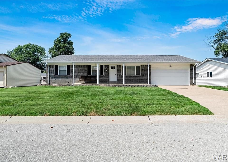1st image of 7 Saint Mark Dr