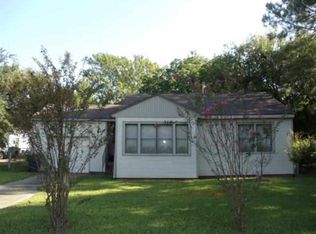 3122 Walnut St, Groves, TX 77619