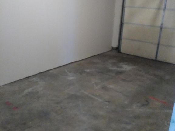 1 stall garage w/ electric garage door