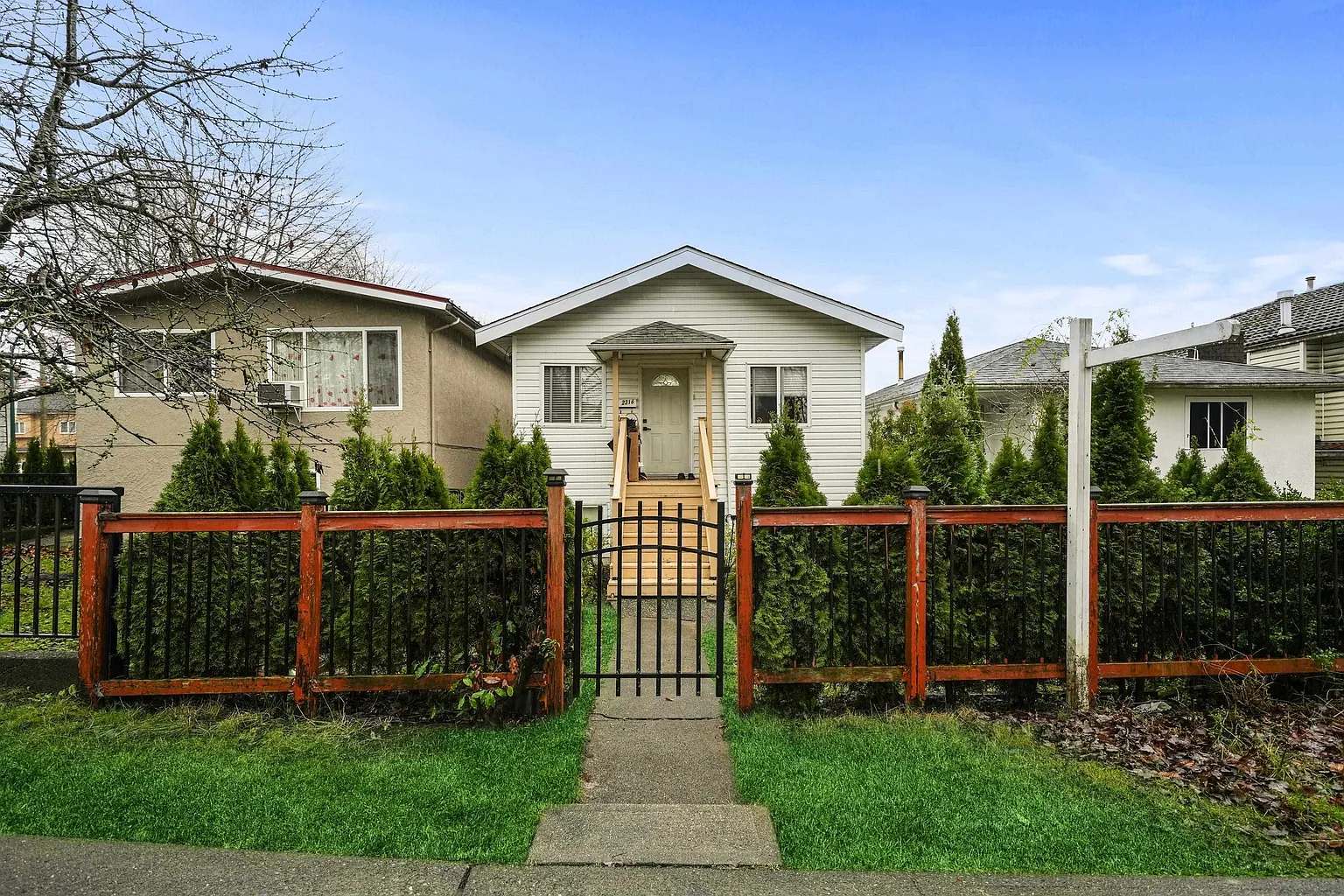 2316 Nanaimo St photo 1