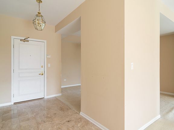 3rd image of 20 Trafalgar Sq Unit 305