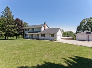 1090 Vista Rd, Ely, IA 52227