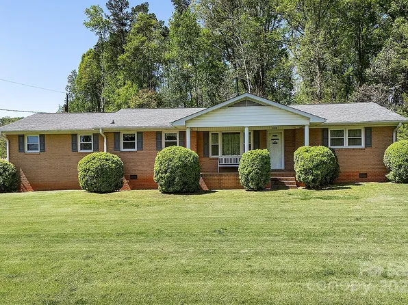 2218 Woodcrest Dr, Kannapolis, NC 28081