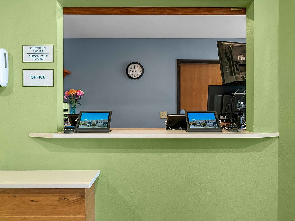 Lobby and Guest Check-in