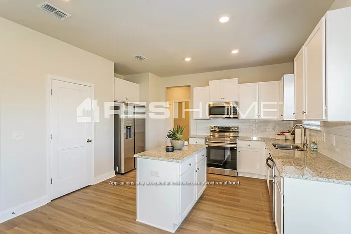 960 Juniper Ln — Photo 4
