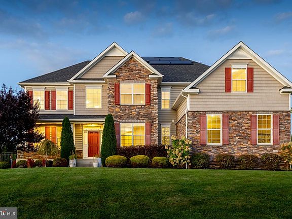 4th image of 158 Roseum Way