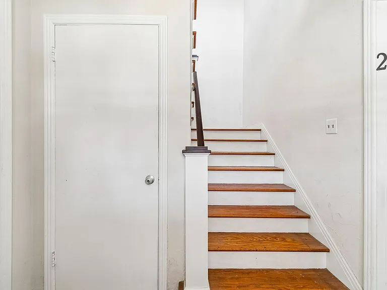 1037 Riviera St — Photo 53