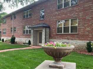 5853 Sunshine Dr #1E, Saint Louis, MO 63109
