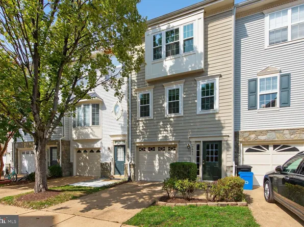 3841 Watkins Mill Dr, Alexandria, VA 22304