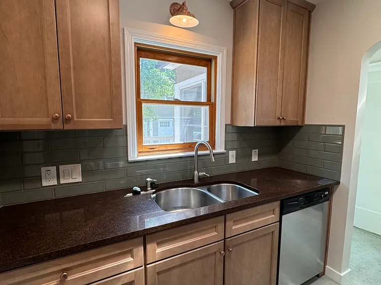 1290 Gordon Ave — Photo 6