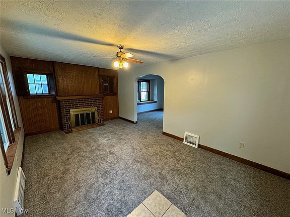 4th image of 1454 Burkhardt Ave