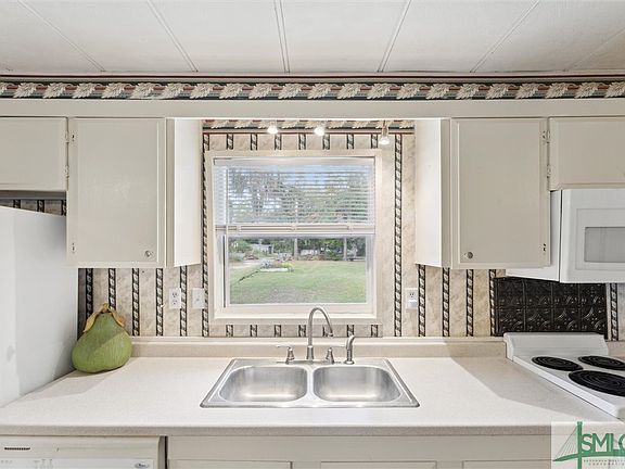 5th image of 370 Wild Heron Drive