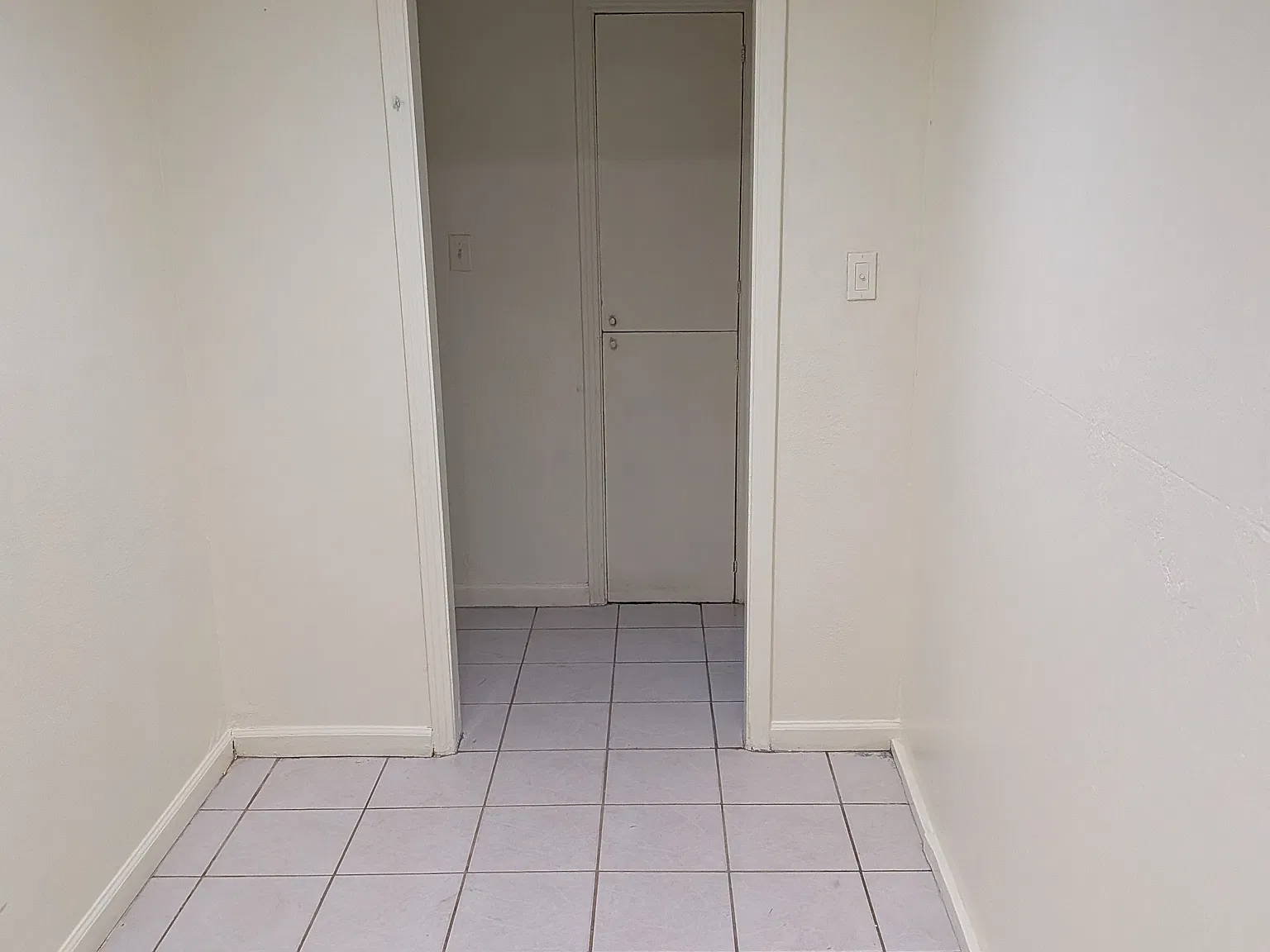 3 bed, 900 sqft, $3,000 — Photo 3