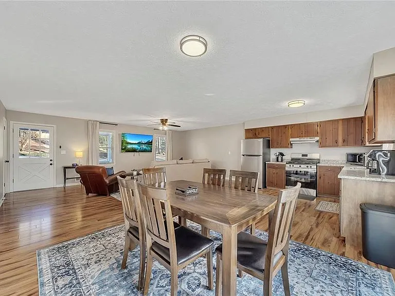 303 Nottingham Dr — Photo 8