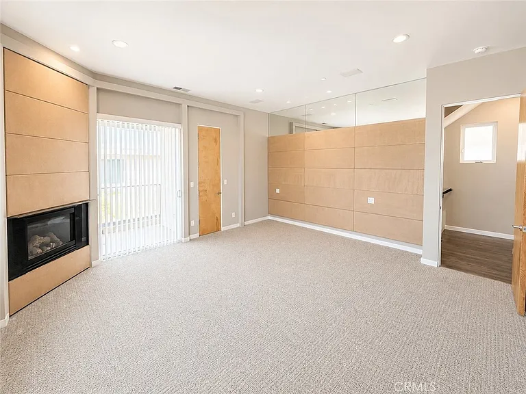 2406 Ocean Dr — Photo 9