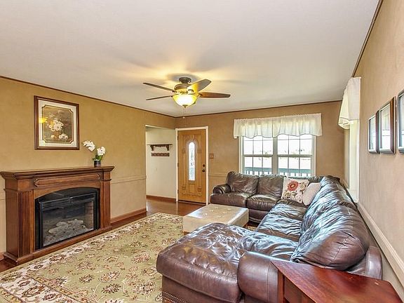 3rd image of 4645 Lakeview Dr