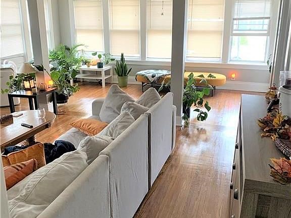 3rd image of 374 Huntington Ave APT 4