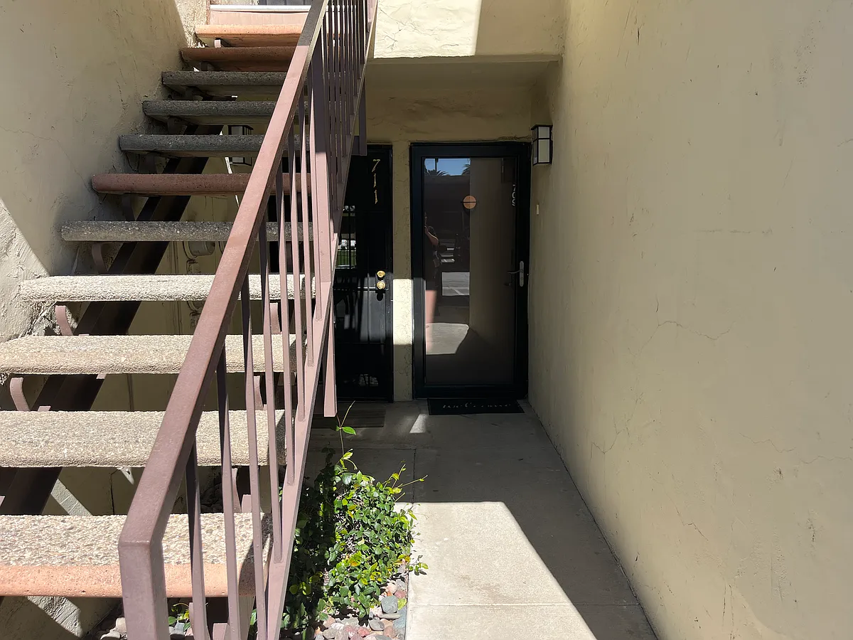 Building Photo - 1655 E Palm Canyon Dr #709