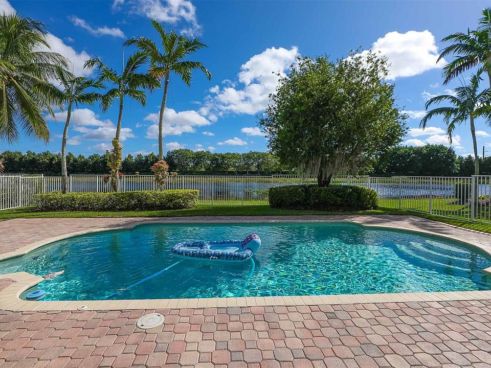1st image of 785 Nandina Drive