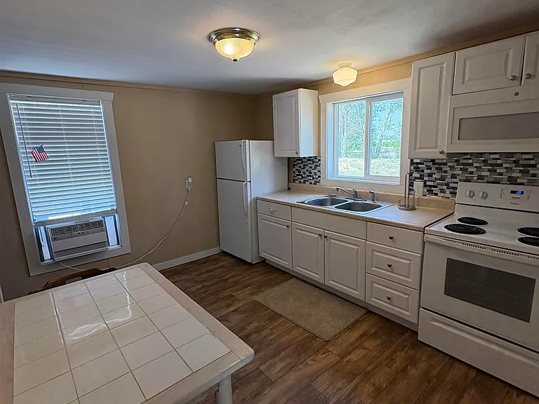 1176 East Rd #COTTAGE — Photo 4