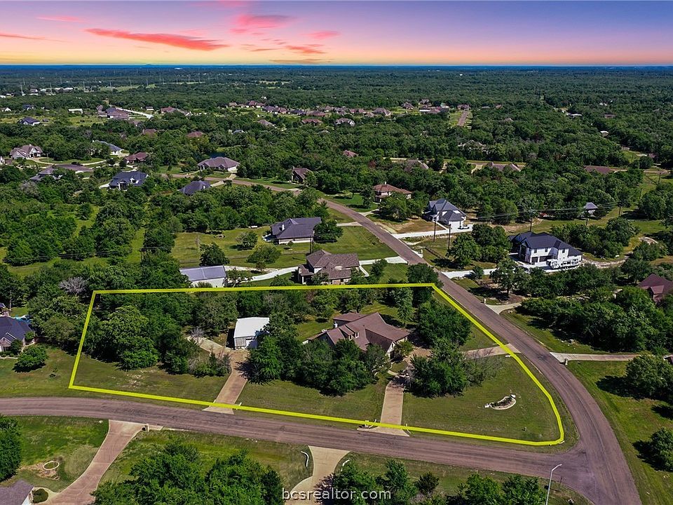 1st image of 17599 Lariat Ln