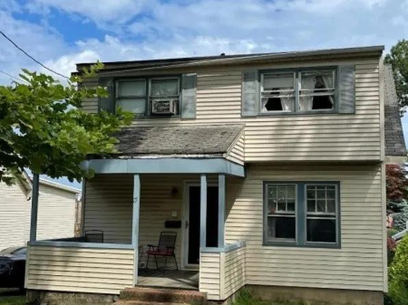 17 Parkway W, Caldwell, NJ 07006