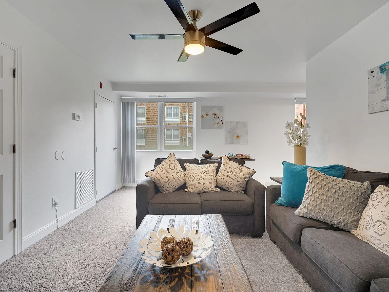 Creekside Apartments — Photo 4