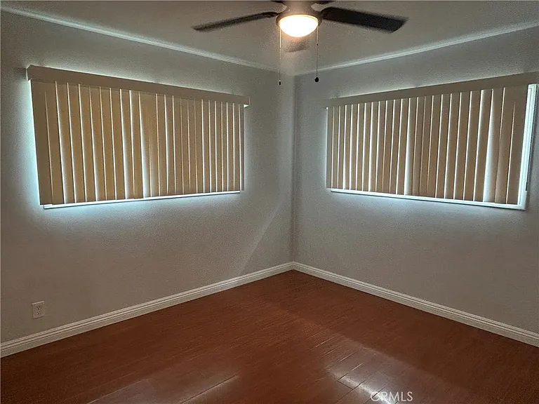 390 E Carter St — Photo 16