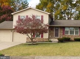 390 Harvest Dr, Harrisburg, PA 17111