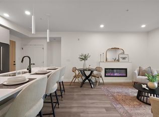 1102 Esquimalt Rd #B304, Esquimalt, BC V9A3N3