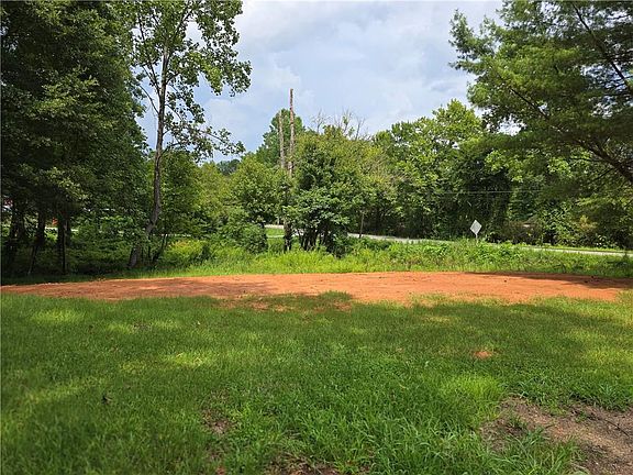 5th image of 2715 Huff Dr N