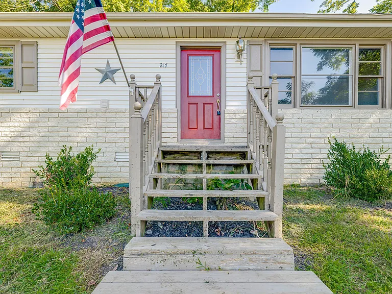 217 Banner St — Photo 2