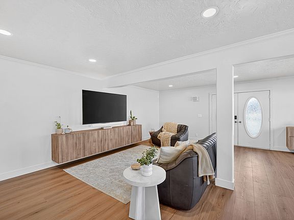 3rd image of 1202 E Mutton Hollow Rd