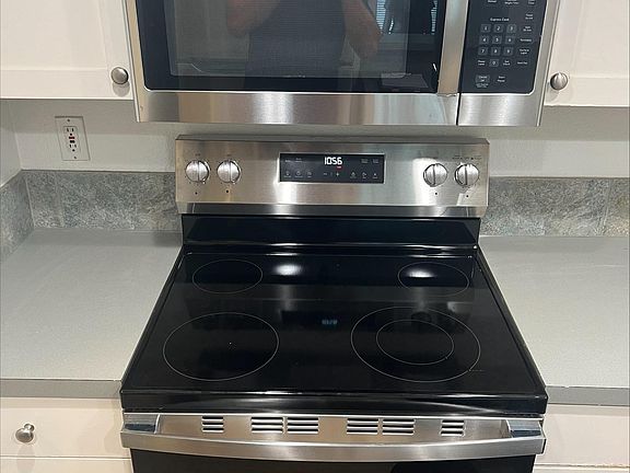 4th image of 10507 NE 32nd Pl