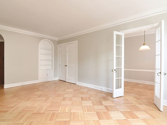 4th image of 2052 N Lincoln Park W APT 304