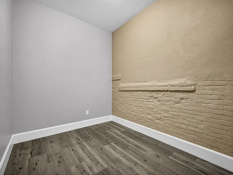 318 S Locust St #318-1 — Photo 11