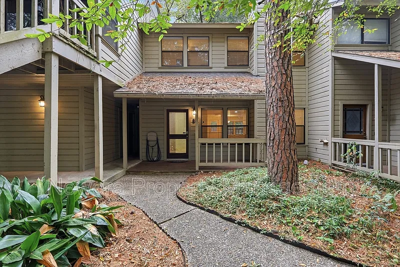 3 bed, 2.5 bath, 1428 sqft, $1,795 — Photo 1