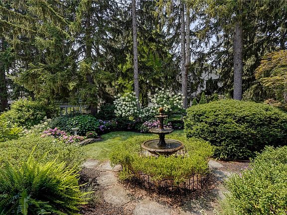 4th image of 264 Alpine Dr