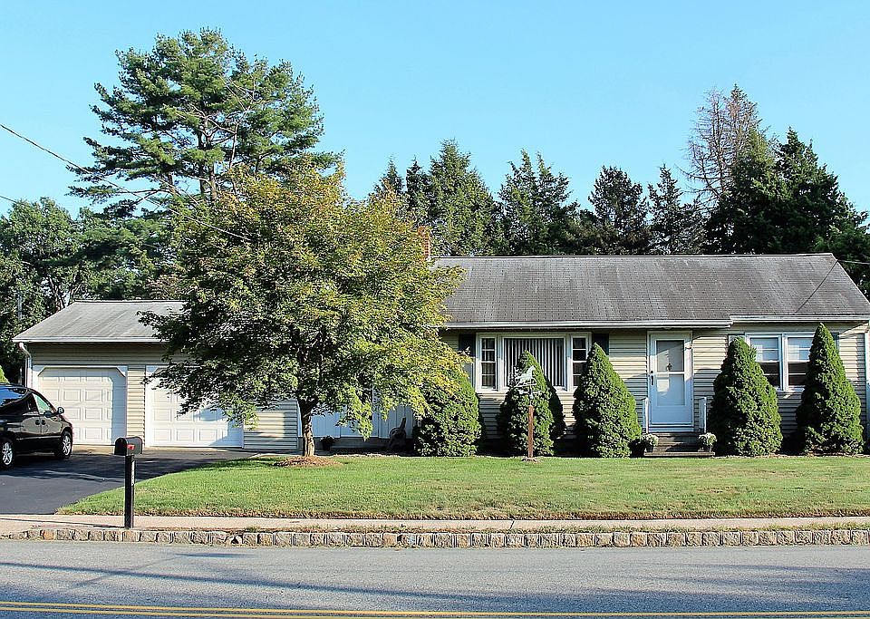 1st image of 132 Hollywood Ave