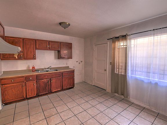 3rd image of 1475 S Reservoir St