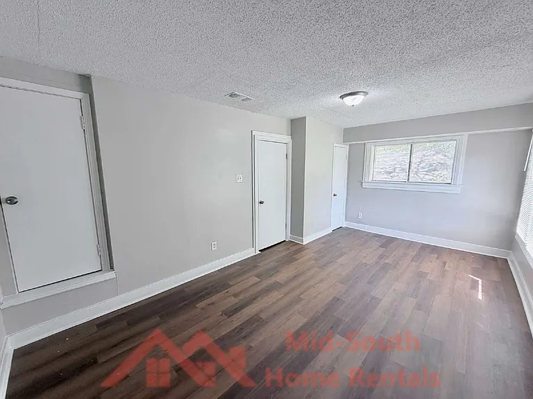 1561 Foster Ave — Photo 27