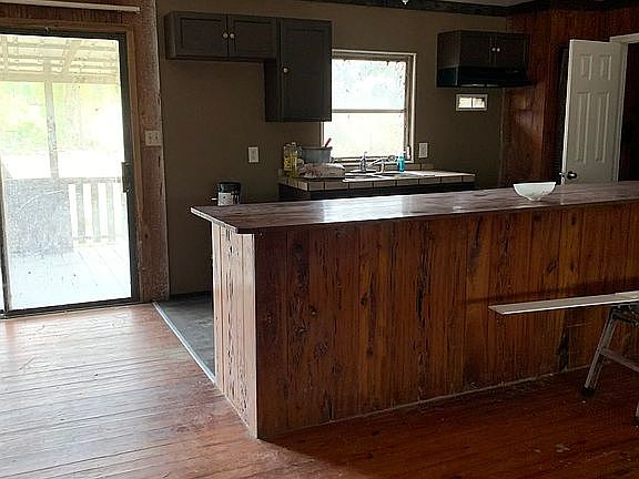 2nd image of 398 NE Glory Ln