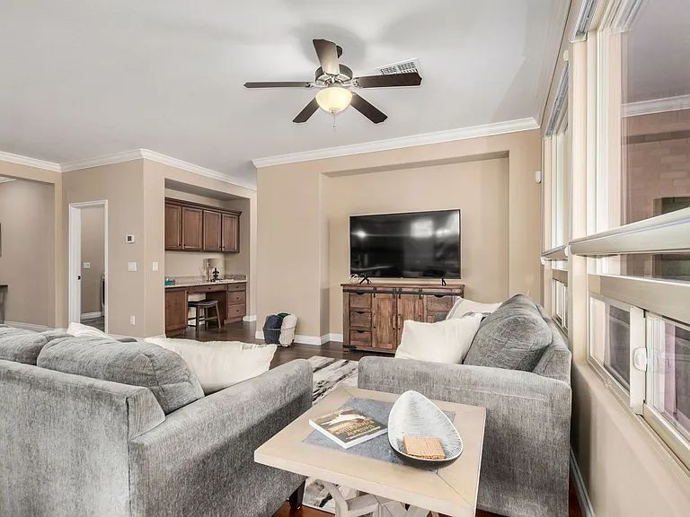 856 E Harmony Way — Photo 3