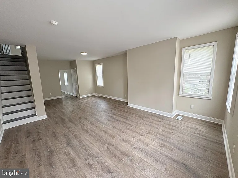 806 High St — Photo 2