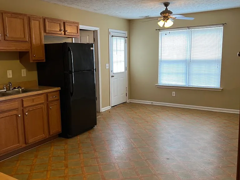 2912 Cliffside Dr — Photo 3