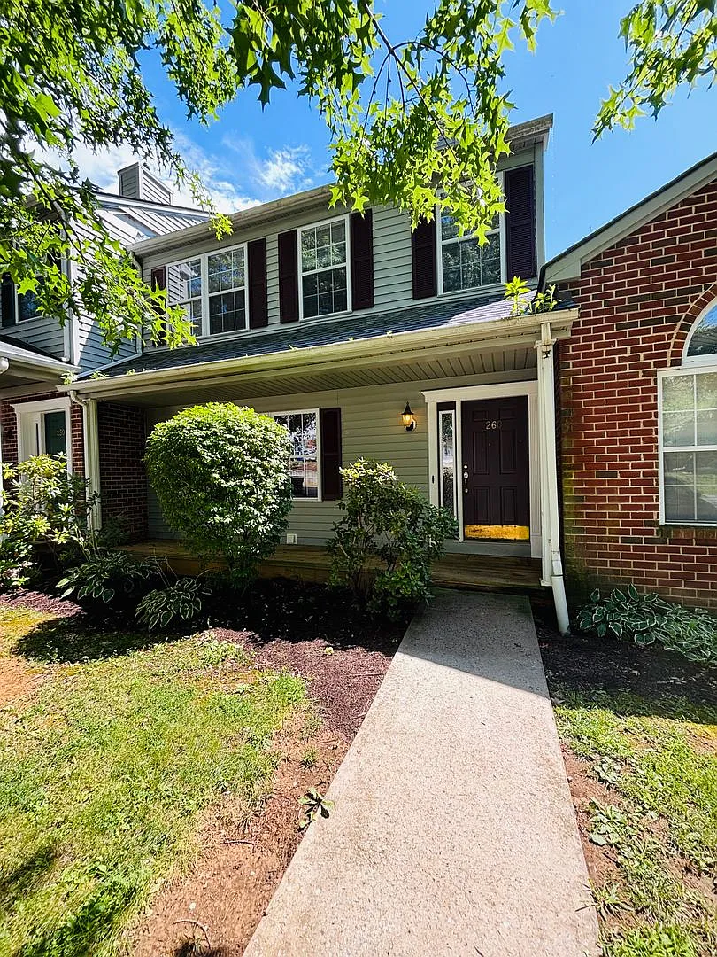3 Bedroom 3.5 Half Bath Townhouse — Photo 2